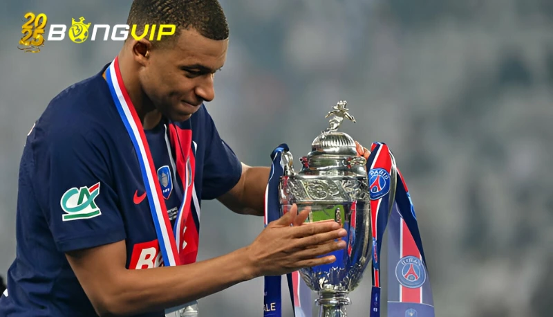 Sự trưởng thành của Luis Enrique và dấu ấn chiến thuật PSG hoàn tất cú ăn 3 quốc nội