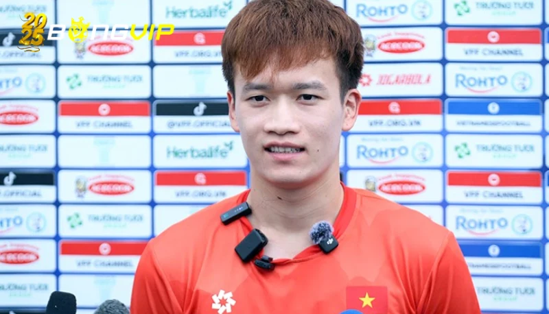 Những khó khăn bủa vây đội tuyển Việt Nam